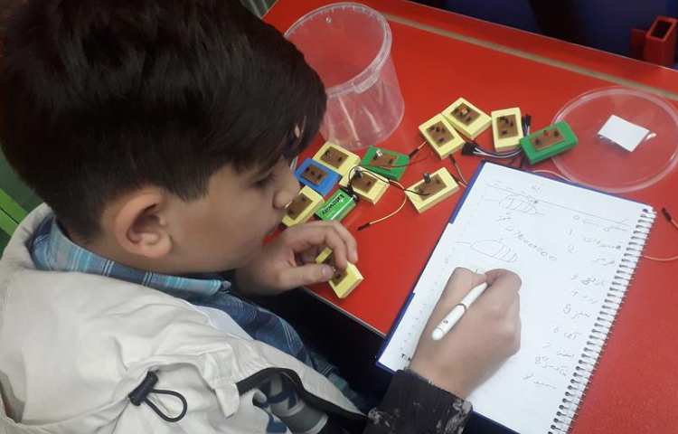 کلاس رباتیک (آشنایی با مقاومت ها رنگی ) 3