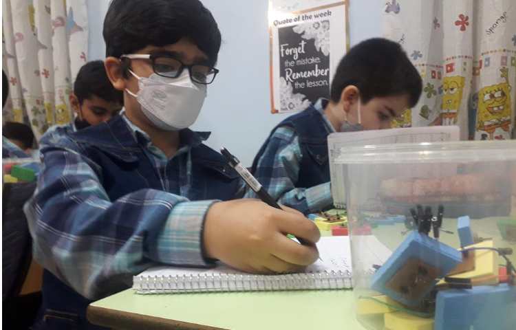 کلاس رباتیک (آشنایی با مقاومت ها رنگی ) 4