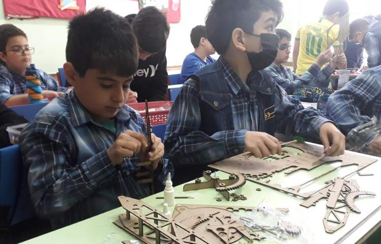 کلاس رباتیک (ساخت آسیاب بادی )پایه چهارم دبستان 6