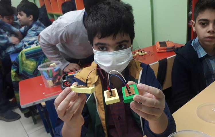 کلاس رباتیک (ساخت مدارهای موازی و سری) 2