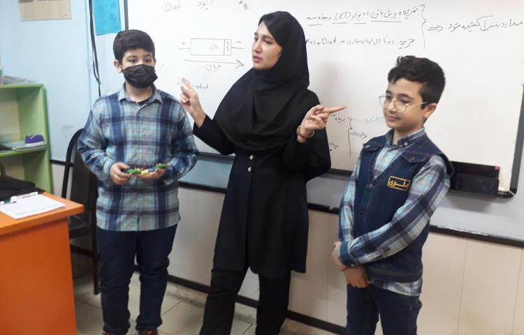 کلاس رباتیک (ساخت مدارهای موازی و سری) 5