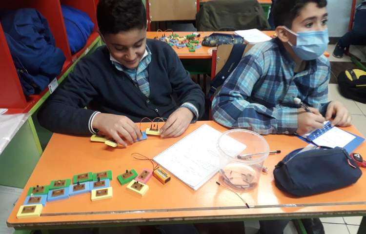 کلاس رباتیک (ساخت مدارهای موازی و سری) 6