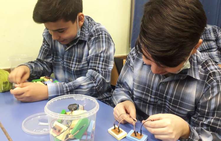 کلاس ریاتیک (ساخت مدار)پایه ششم دبستان 4