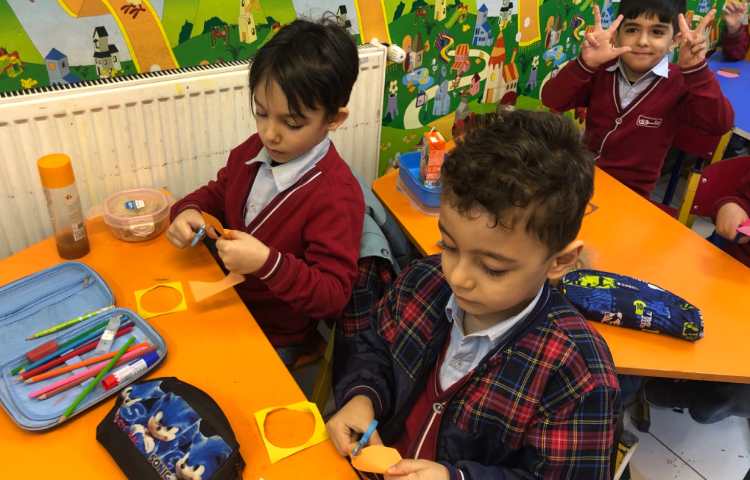 کلاس ریاضی:برای تثبیت یادگیری اعداد،کاردستی اعداد درست شد. 2