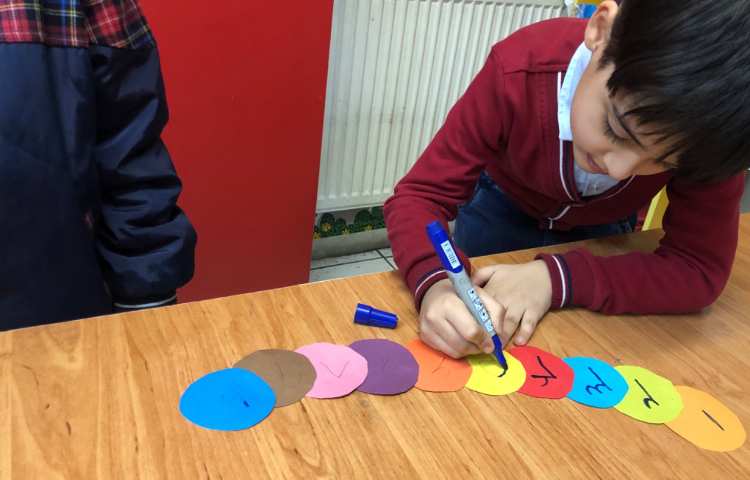 کلاس ریاضی:برای تثبیت یادگیری اعداد،کاردستی اعداد درست شد. 5