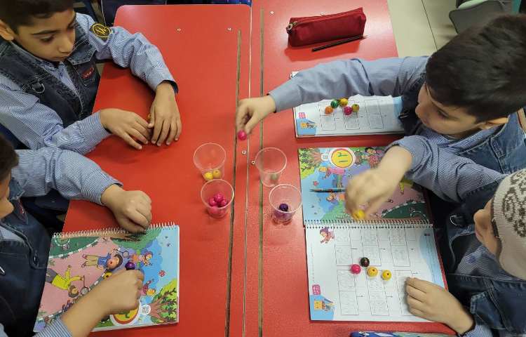 کلاس ریاضی ،آشنایی با دسته بندی، دسته بندی با کمک مهره ها 1