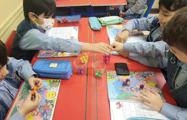 کلاس ریاضی ،آشنایی با دسته بندی، دسته بندی با کمک مهره ها 2