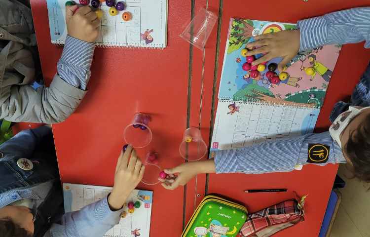 کلاس ریاضی ،آشنایی با دسته بندی، دسته بندی با کمک مهره ها 5