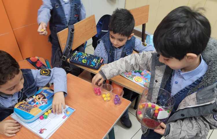 کلاس ریاضی ،آشنایی با دسته بندی، دسته بندی با کمک مهره ها 6