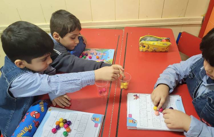 کلاس ریاضی ،آشنایی با دسته بندی، دسته بندی با کمک مهره ها 7