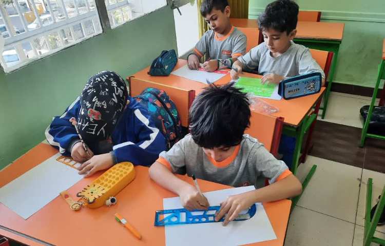 کلاس ریاضی کار با خط کش