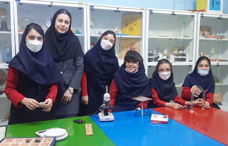 کلاس زبان انگلیسی در آزمایشگاه 1