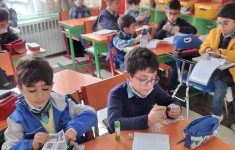 کلاس سواد مالی دانش آموزان پایه اول 4