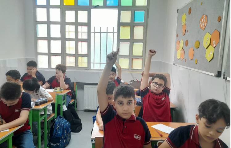 کلاس علوم آزمایش ترکیب جوش شیرین و سرکه 2