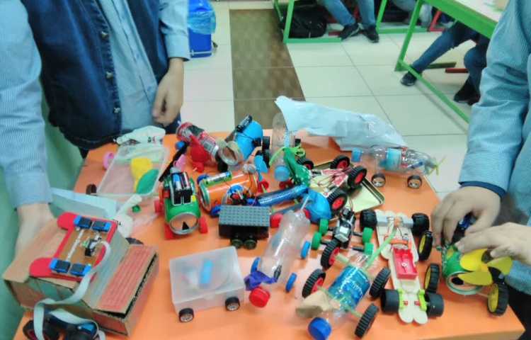 کلاس علوم با موضوع ساخت ماشین درس هشتم علوم 1