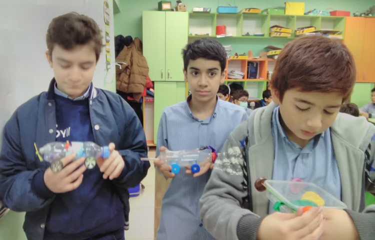 کلاس علوم با موضوع ساخت ماشین درس هشتم علوم 6