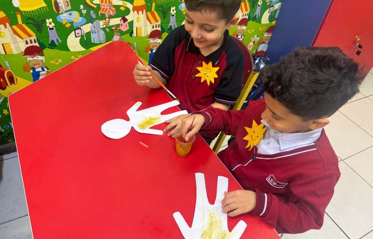 کلاس علوم: نقاشی جادویی با زردچوبه و پودرلباسشویی 3