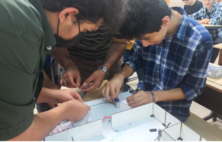 کلاس فرا آموزشی ساخت ماکت ساختمان و مدار های الکترونیکی 1