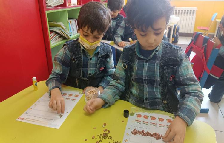 :کلاس فعالیت مناسبتی، با موضوع کلاژ پرچم ایران 2