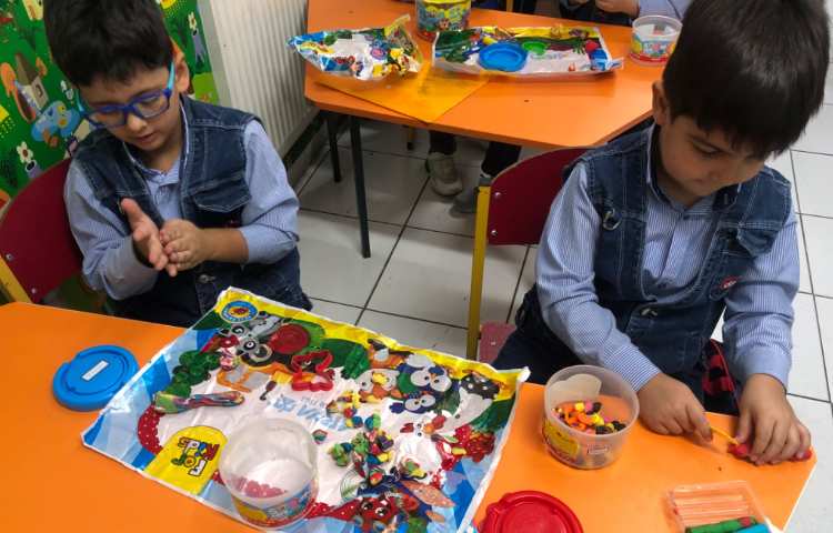 کلاس ماهرشو با خمیربازی اشکال مختلف درست کردیم 3