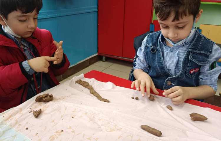 کلاس ماهر شو : کاربا گل سفال و ساخت لاکپشت و مار و رنگ آمیزی دست سازها 1