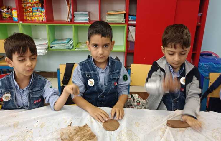 کلاس ماهر شو : کاربا گل سفال و ساخت لاکپشت و مار و رنگ آمیزی دست سازها 4