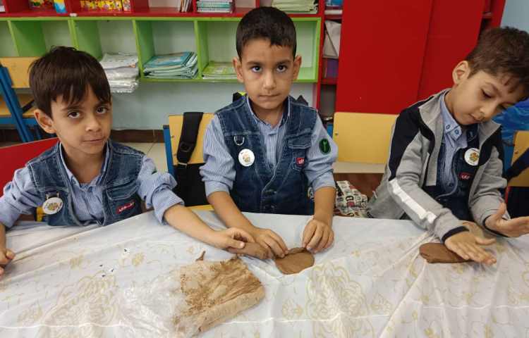 کلاس ماهر شو : کاربا گل سفال و ساخت لاکپشت و مار و رنگ آمیزی دست سازها 6