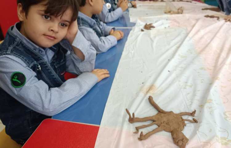 کلاس ماهر شو : کاربا گل سفال و ساخت لاکپشت و مار و رنگ آمیزی دست سازها