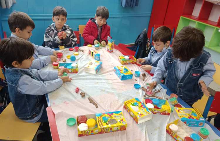 کلاس ماهر شو : کاربا گل سفال و ساخت لاکپشت و مار و رنگ آمیزی دست سازها 10