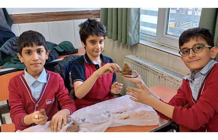 کلاس مطالعات درست کردن وسایل سفالی 3