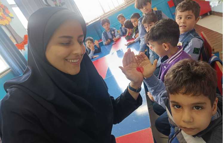 کلاس مناسبتی موضوع روز مهربانی 8