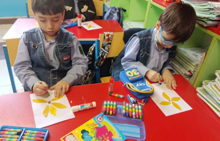 کلاس مناسبتی : کلاژ به عنوان آذرجشن 7