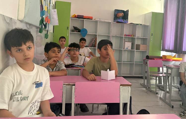 کلاس نجوم تماشای فیلم نجومی و درست کردن تندیس فضانورد 2