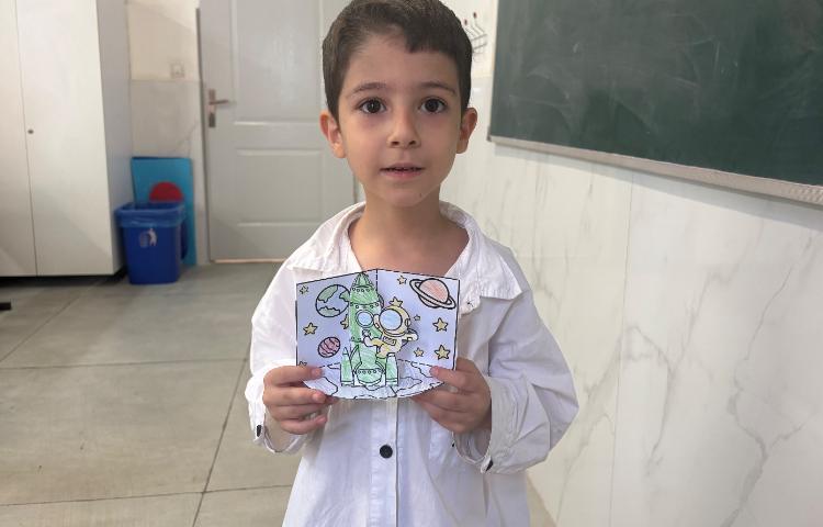 کلاس نجوم تندیس فضانورد رنگ امیزی شد و ساخته شد 4