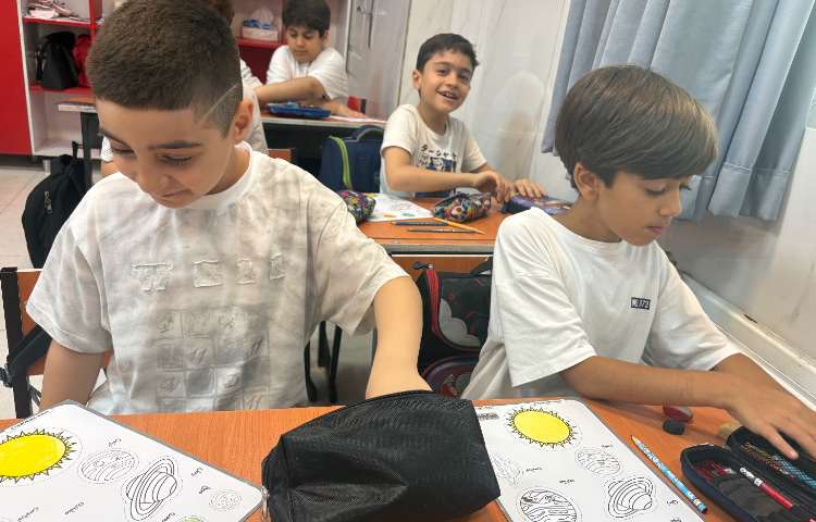 کلاس نجوم رنگ آمیزی کاربرگ منظومه شمسی