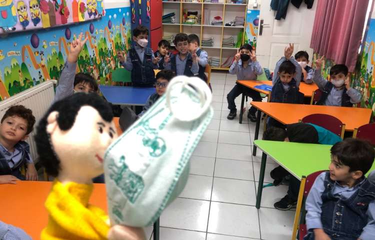 کلاس نمایش با موضوع بهداشت و استفاده کردن ماسک 2