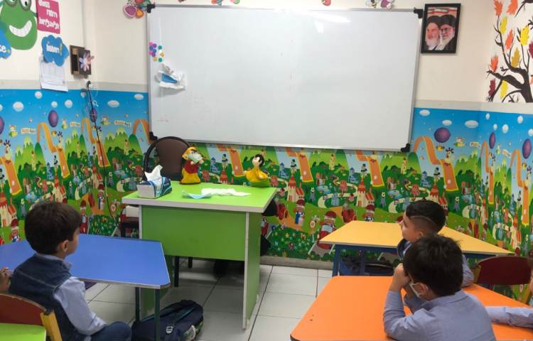 کلاس نمایش با موضوع بهداشت و استفاده کردن ماسک 3