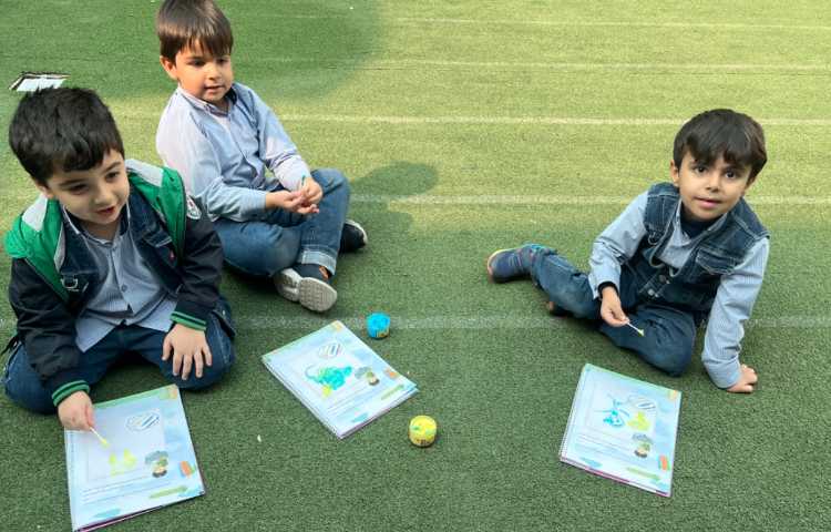 کلاس نوشتاری-نقاشی با گوش پاک کن و رنگ انگشتی 2