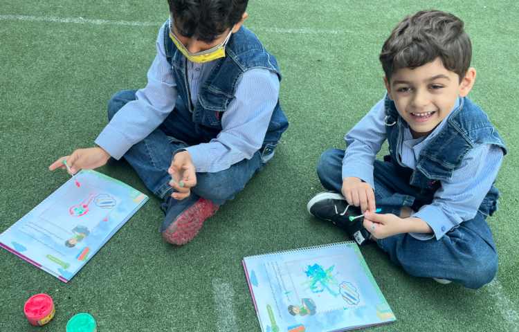 کلاس نوشتاری-نقاشی با گوش پاک کن و رنگ انگشتی 3