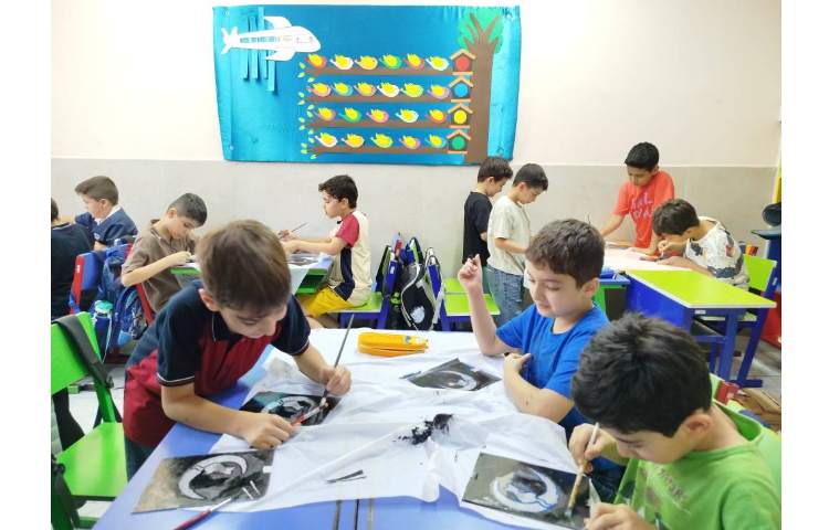 کلاس هنر(آموزش پلکسی با رنگ ویترای) پایه ی سوم 14