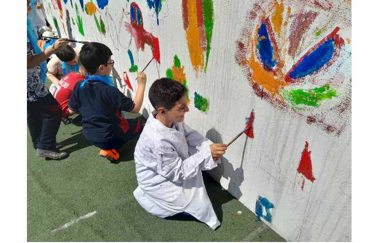 کلاس هنر(نقاشی دیواری) پایه ی سوم 6
