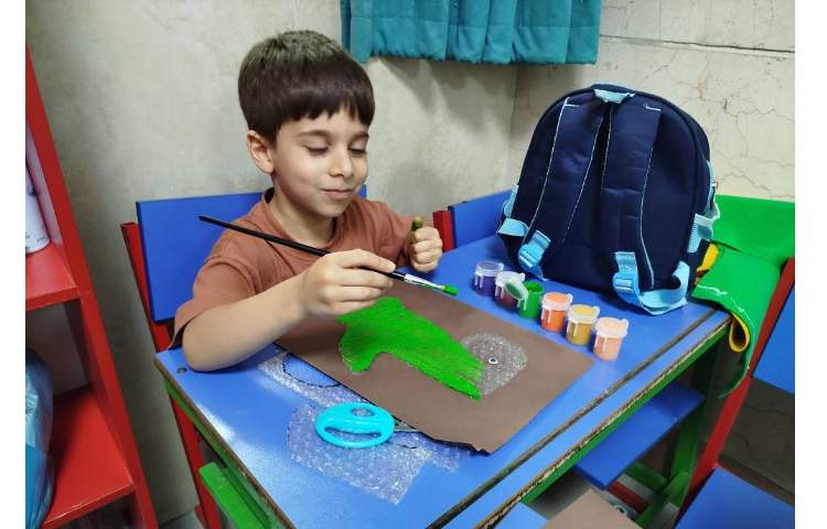 کلاس هنر(نقاشی روی حباب)پایه ی پیش دبستان 0