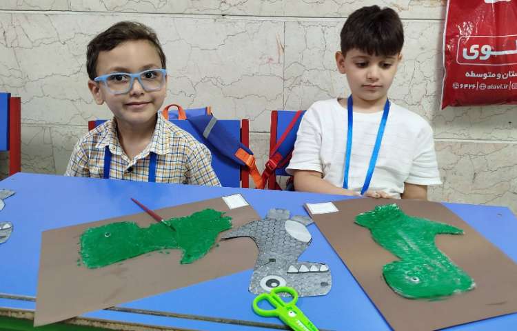 کلاس هنر(نقاشی روی حباب)پایه ی پیش دبستان 2