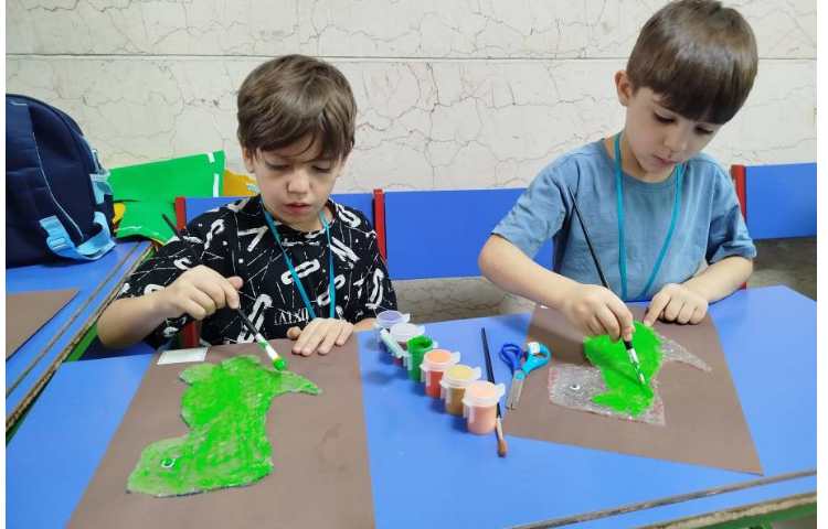 کلاس هنر(نقاشی روی حباب)پایه ی پیش دبستان 3