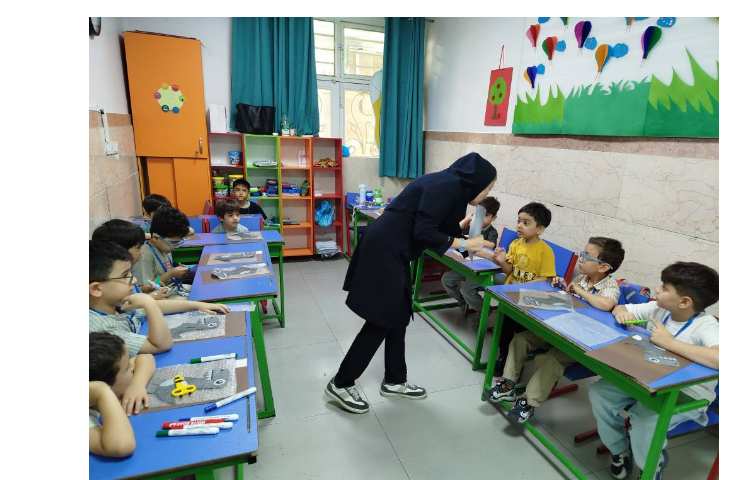 کلاس هنر(نقاشی روی حباب)پایه ی پیش دبستان 9