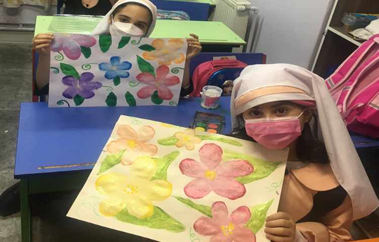 کلاس هنر ( تکمیل اثر زیبای گلها با آبرنگ ) 2