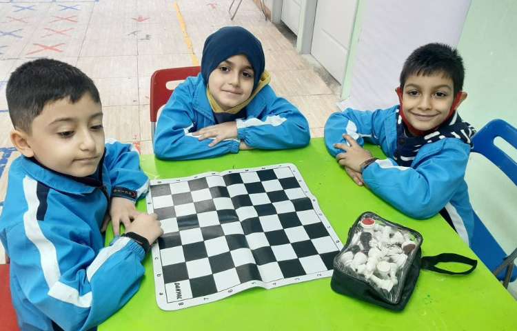 :کلاس ورزش، بازی شطرنج 2