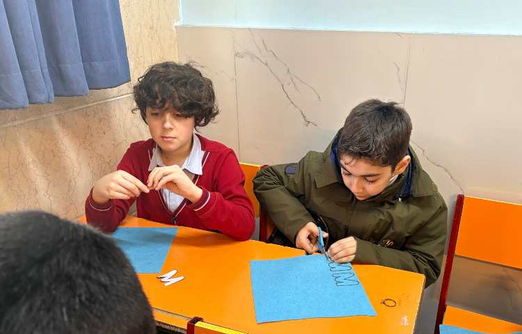 کلاس چهارم خانم زینل زاده جاکلیدی با نمد