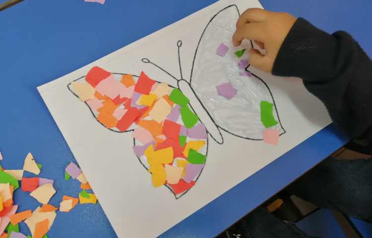 کلاژ با خرده های کاغذرنگی 2