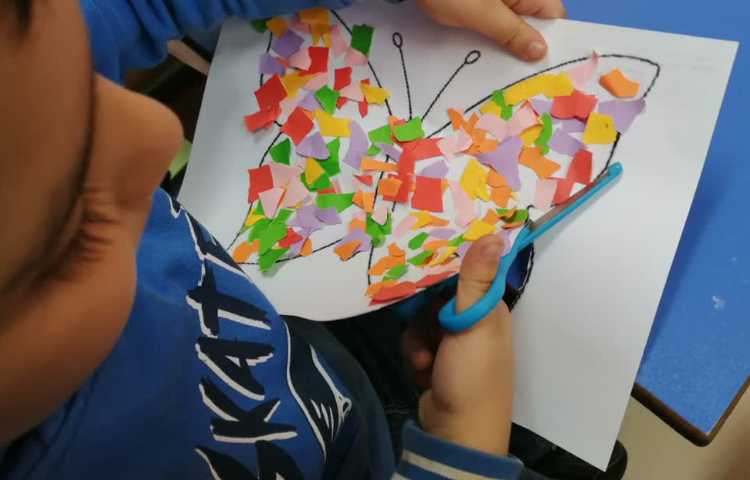 کلاژ با خرده های کاغذرنگی 3